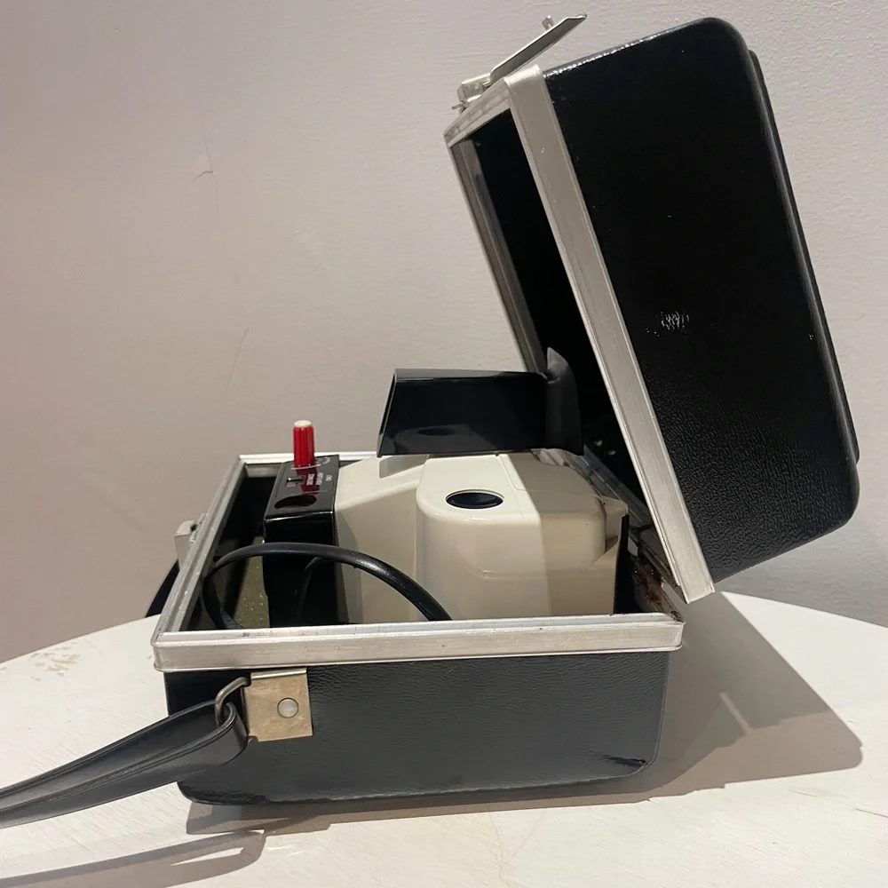 Vintage 60s Polaroid Model 20 "Swinger" Land Camera and Black Case - Picture 13 of 16